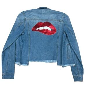 Mod.X Crop Denim Jacket with Sequin Lip Patch, Size XS - Trendy and Fun